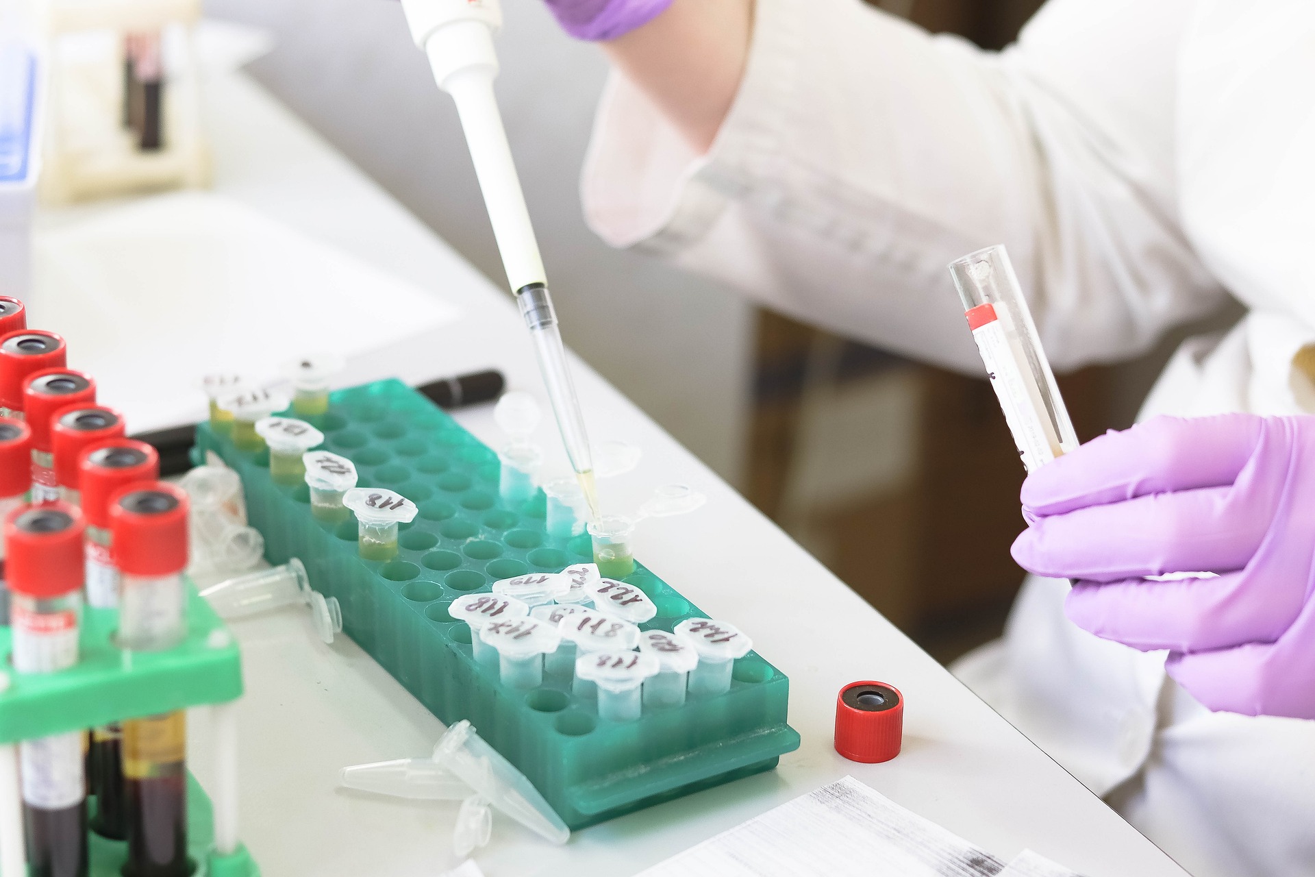 laboratory-g5f6a31078_1920(2).jpg